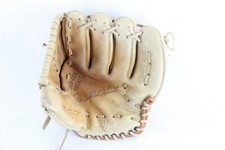 Vintage WILSON 3146 Autograph Model "Catfish" Hunter 10.5" RHT Baseball Glove