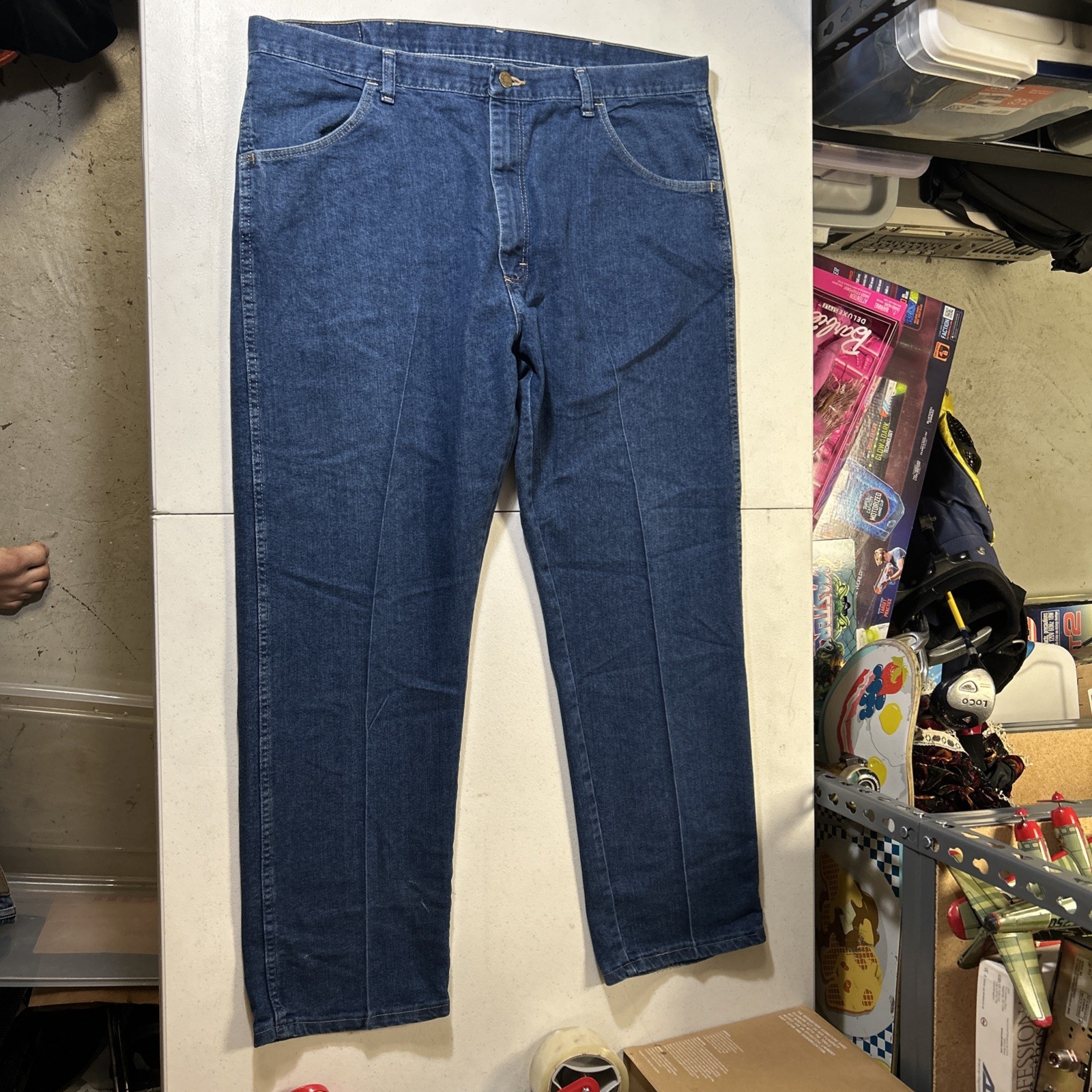 Wrangler Relaxed Fit Men's Size 40x29 Blue Denim Jeans