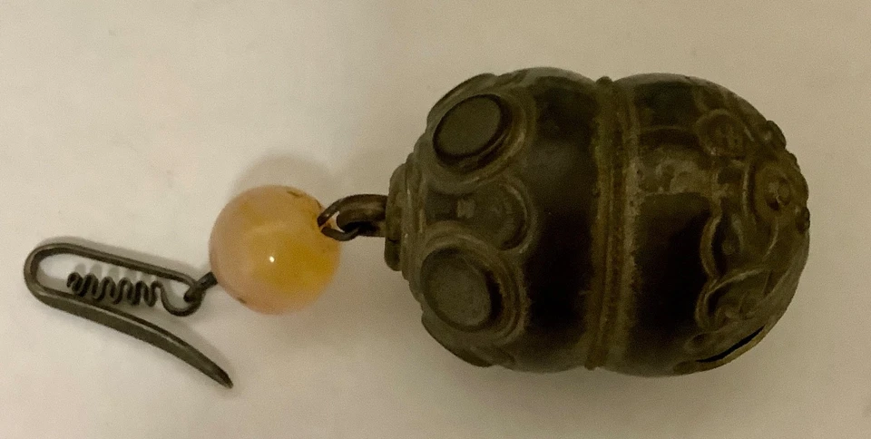 QING DY ANTIGUO AMULETO Campana de Plata China Cuentas de Cornalina RARO CARA DE BESTIA Y GANCHO Foto 2 de 4