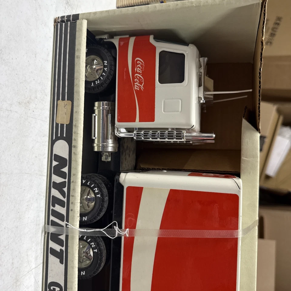 Vintage Nylint Coca Cola Classic GMC 18 Wheeler Semi Truck Pressed Steel - Image 2 of 4