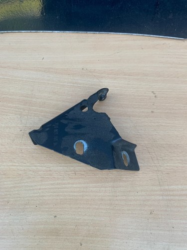 VW Touareg 7L Kotflügel Strebe Halter links 7L6821151B original