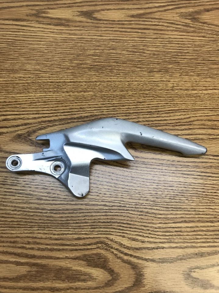 HONDA CB300F 2015-2018 EMPUÑADURA TRASERA DERECHA MANIJA TRASERA PARTE # 50315-K33-D00ZA Foto 2 de 4