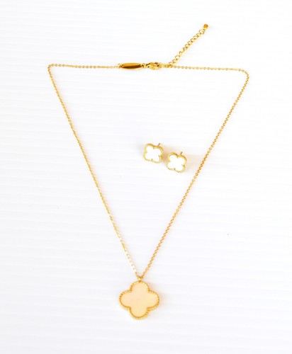 Pearl Clover Necklace and Earrings Set 