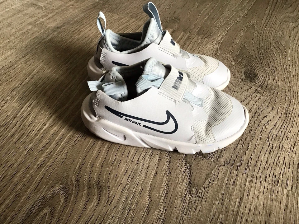 Nike Infantil 9C Bebé Zapatos para Correr DJ6039-010 Modelo Nike Flex Runner 2 Zapatos Foto 2 de 4