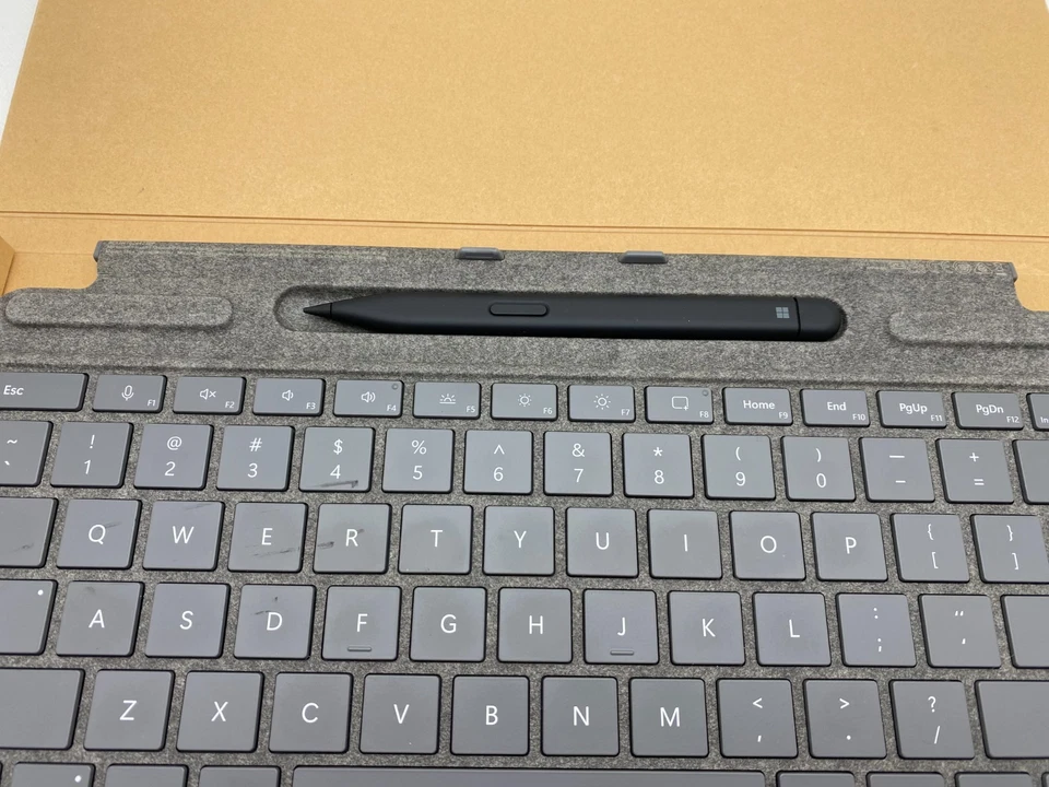 Microsoft Surface Pro Keyboard with Touchpad and Slim Pen 2 8X8-00164-platiinum - Image 2 of 4