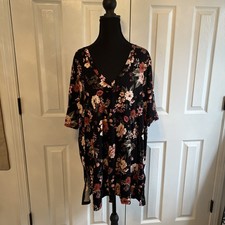 Torrid Favorite Tunic Women  s Super Soft V Neck Side Slit Tee SZ-3 Dreamy Floral