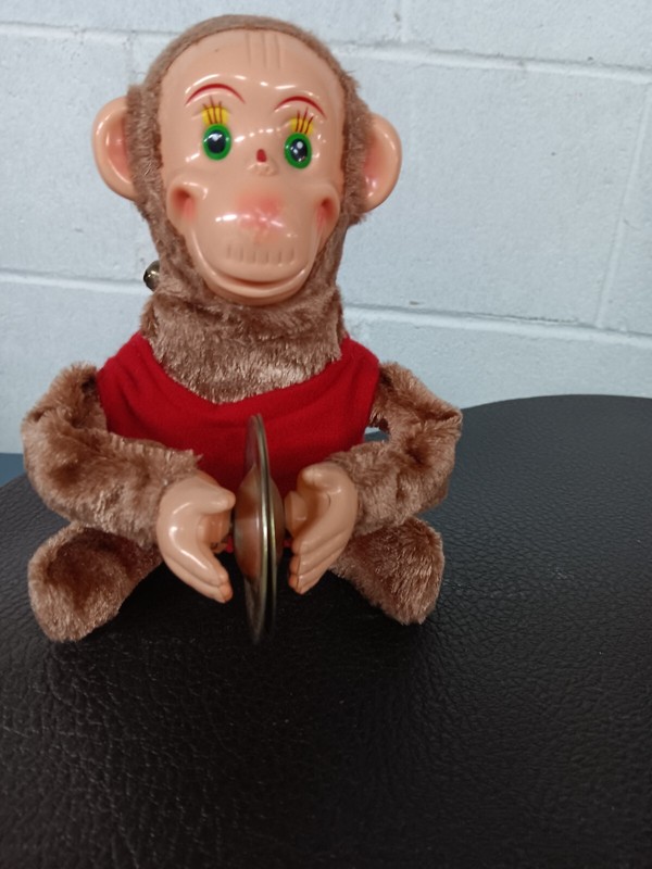 Monkey Stuffys with cymbols - clangs with 2 AA bateries
