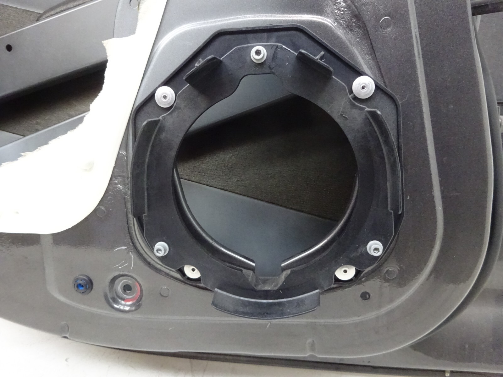 2014-2019 Maserati Ghibli Rear Left Driver Side Door Shell Gray OEM DE240210