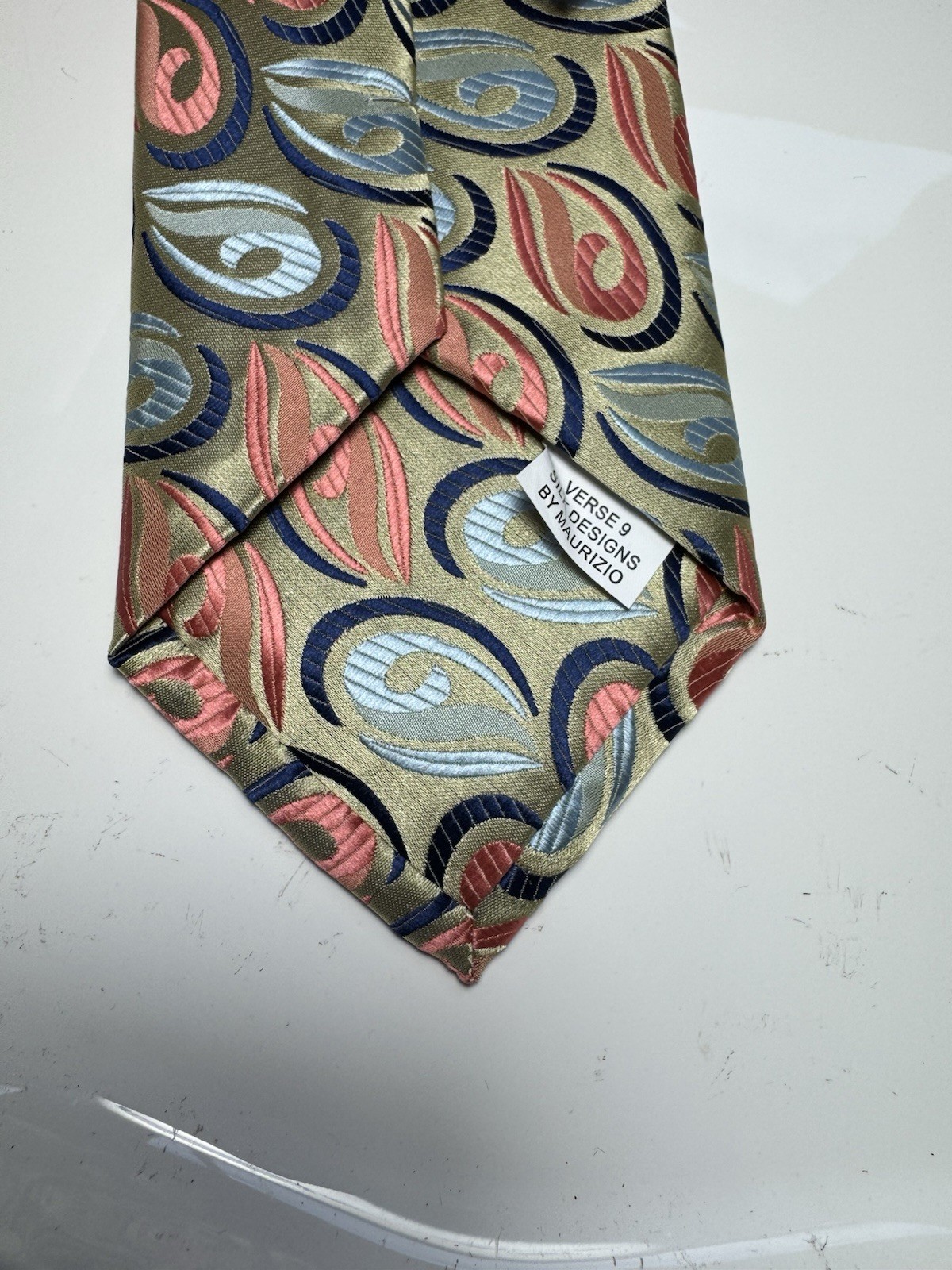 NWT VERSE 9 MULTI COLOR PAISLEY STYLE PRINT SILK DESIGNS NECK TIE & HANKY