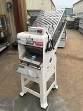 8/2025 Oliver Gravity Feed Bakery Bread Slicer 797-32NC w/ Pro Guard Artisan