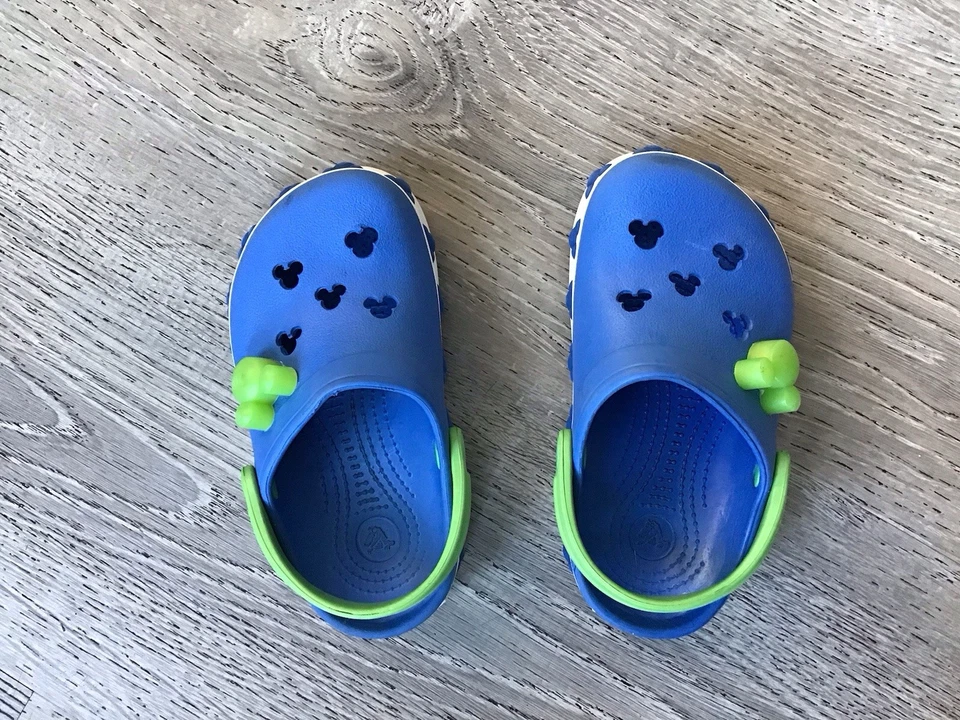 Zuecos Crocs azules sin cordones para niños pequeños talla 8 C8 azules Mickey Mouse 12298 Foto 4 de 4