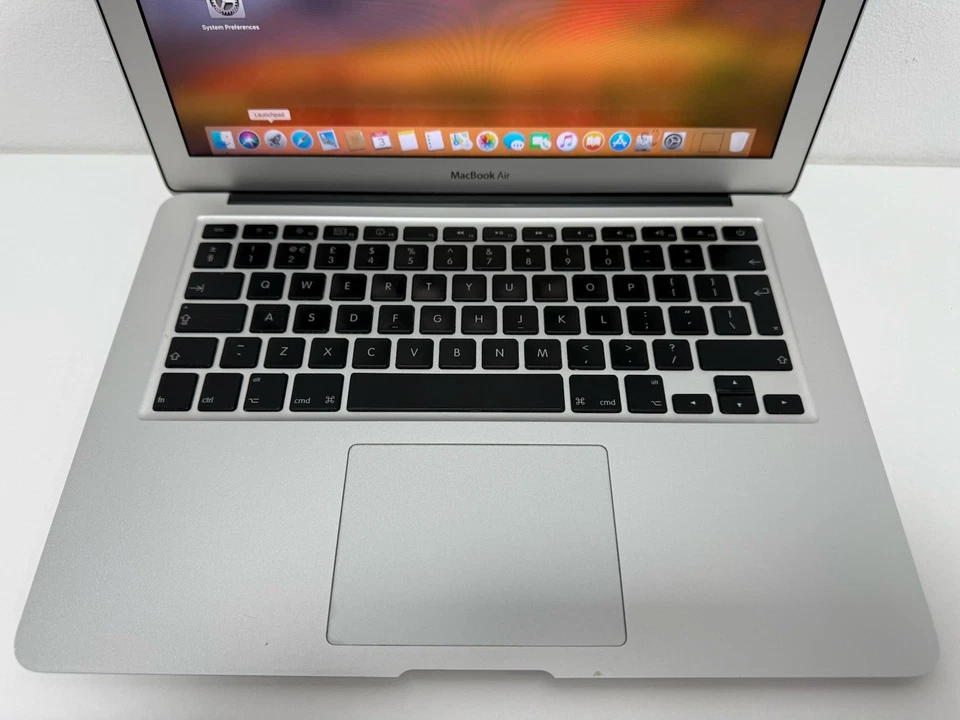 Apple MacBook Air 13-inch 2010 Laptop 1.86GHz, 2GB RAM, 128GB Working Condition - Image 3 of 4