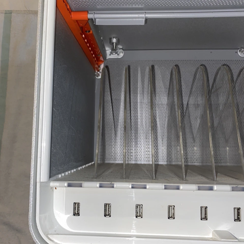 Estación de carga MultiDock Griffin Technology MOD37287 10 puertos de carga USB-A Foto 3 de 4