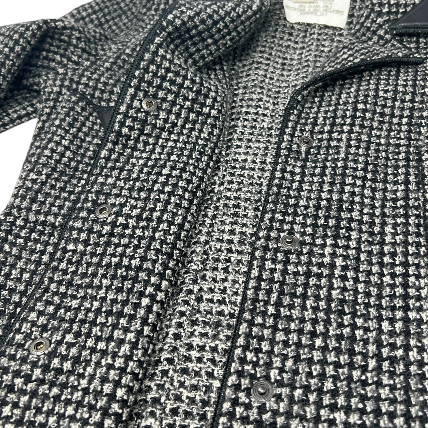 Giacca CHANEL Vintage CC Mark Logo #38 Nera Lana Pelle Bottone a Scatto Rank AB