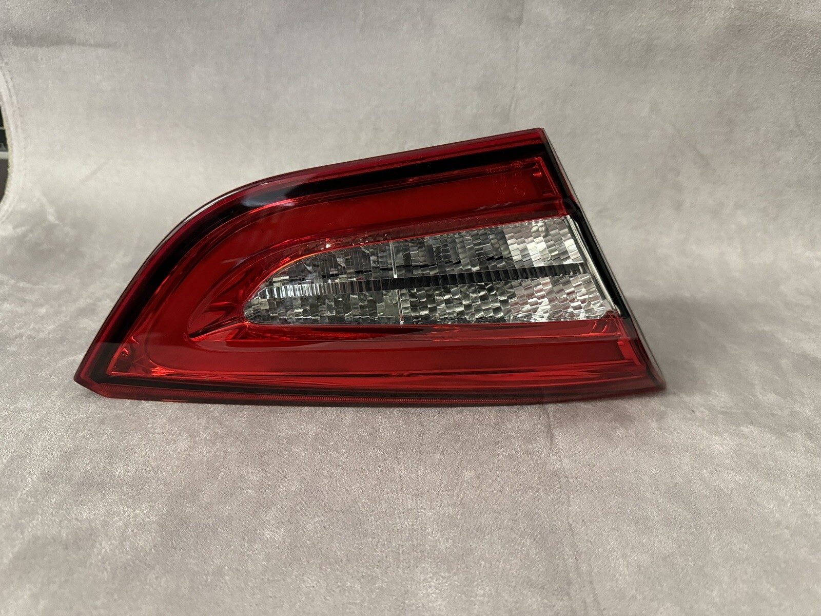2014-2021 MASERATI QUATTROPORTE REAR LEFT TRUNK LID TAIL LIGHT LAMP OEM