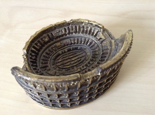 The Colleseum Rome-Miniature. Gold Coloured Resin Model. Pre Owned. VG Cond. - Bild 10 von 15