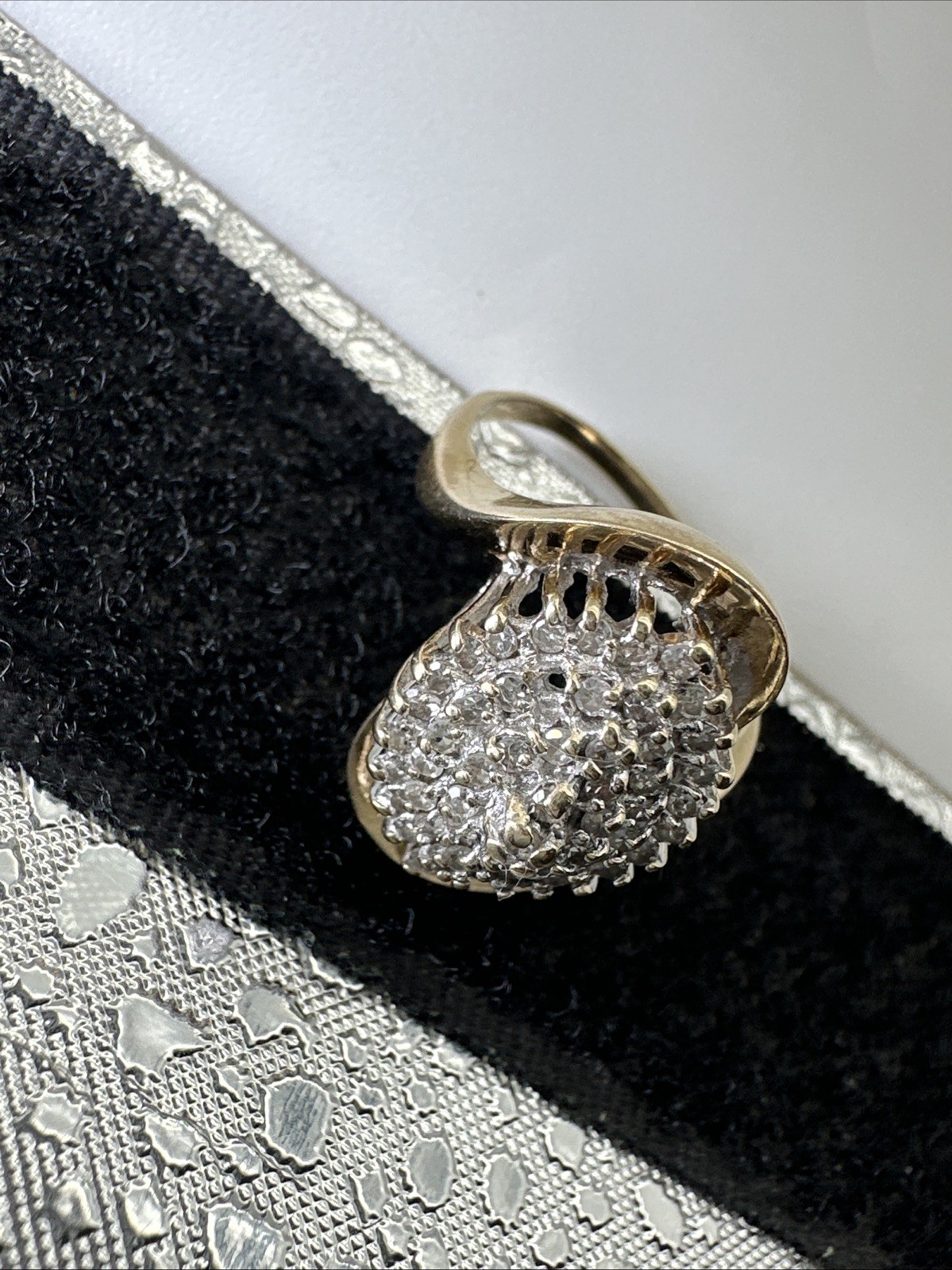 Vintage Cluster Swoop 14K Solid Gold Ring Diamond… - image 3