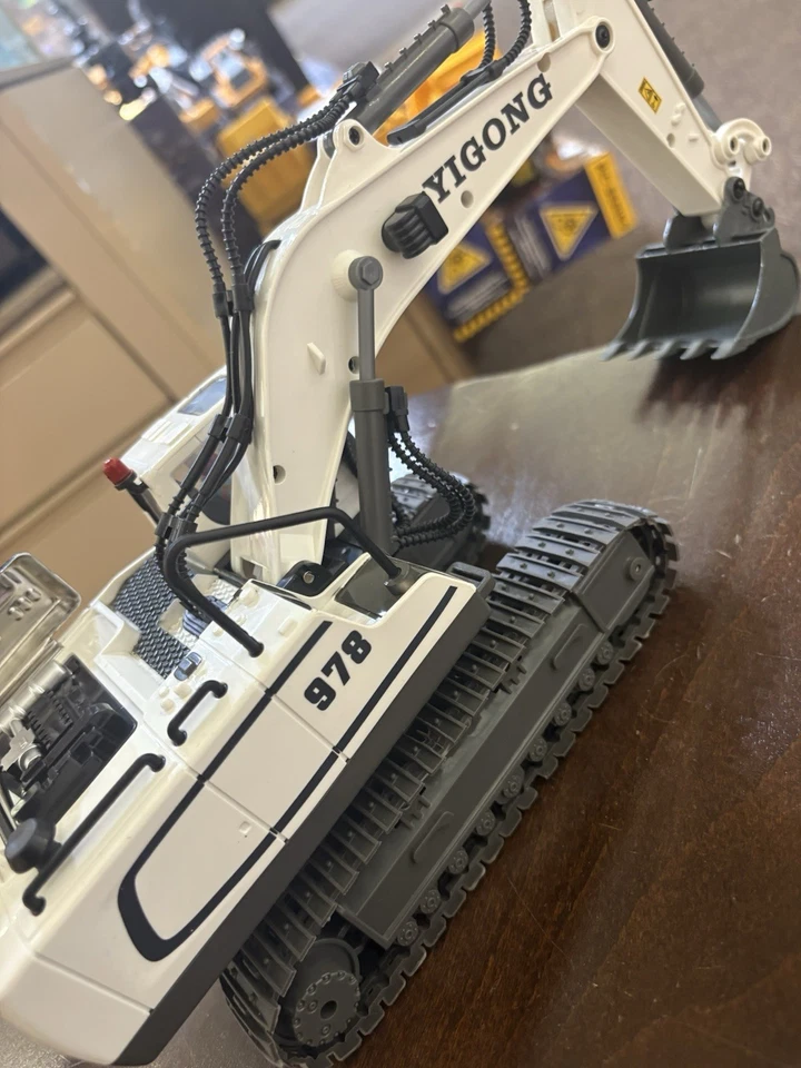 Nuevo 1:20 excavadora 2,4 GHz RC vehículo de construcción 11 canales sonido y faros Foto 4 de 4