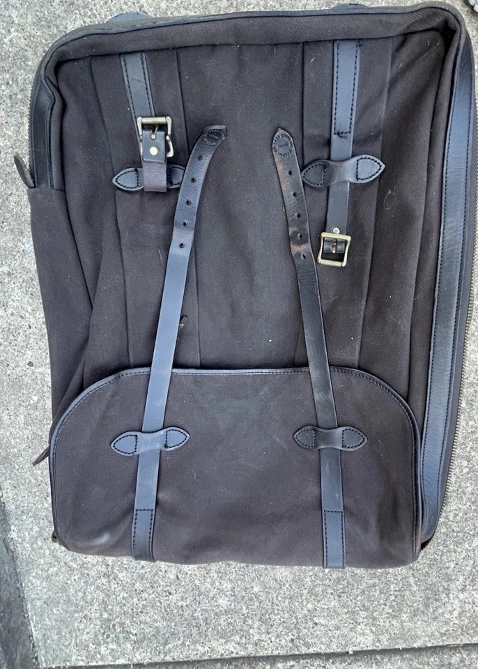 Filson Rugged 斜纹滚轮随身包行李箱 — 第 2/4 张图片