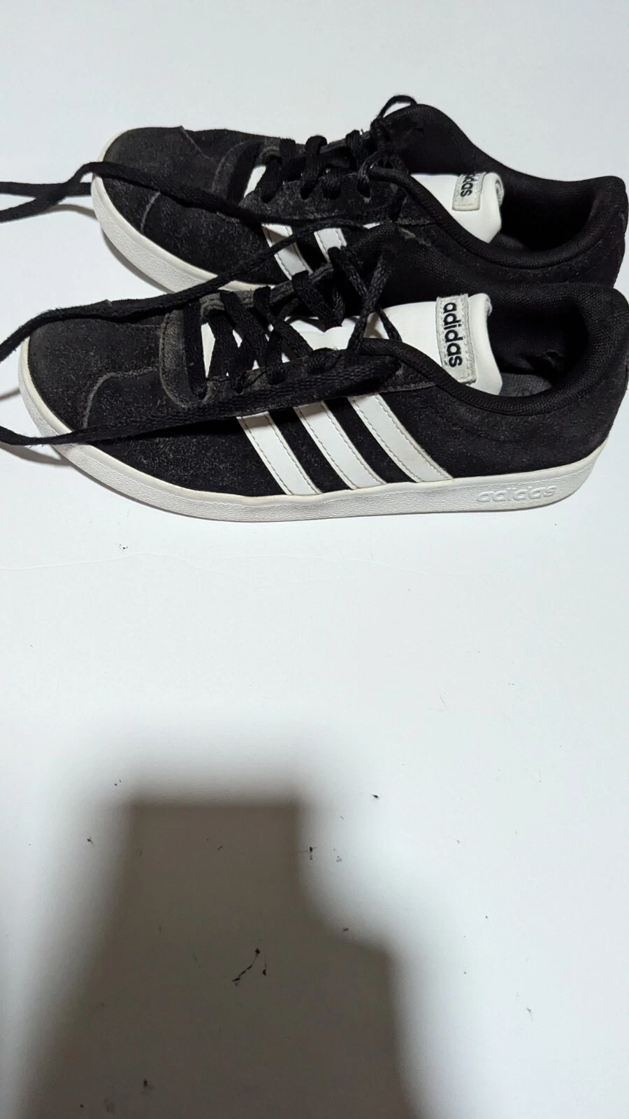 ADIDAS MENS TENNIS ATHLETIC SHOE SUEDE SZ 7 PGD 789006 SLIGHT DISCOLORATION Read