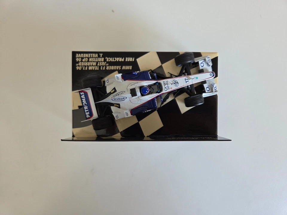 Minichamps 1/43 BMW Sauber F1.06 J. Villeneuve - Just Married, British Gp 2006 - Immagine 3 di 4