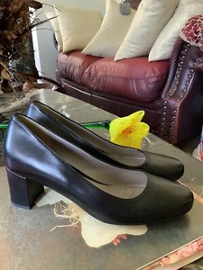 Aquatalia Pasha Smooth Black Italian Leather Pumps Shoes Sz 8.5