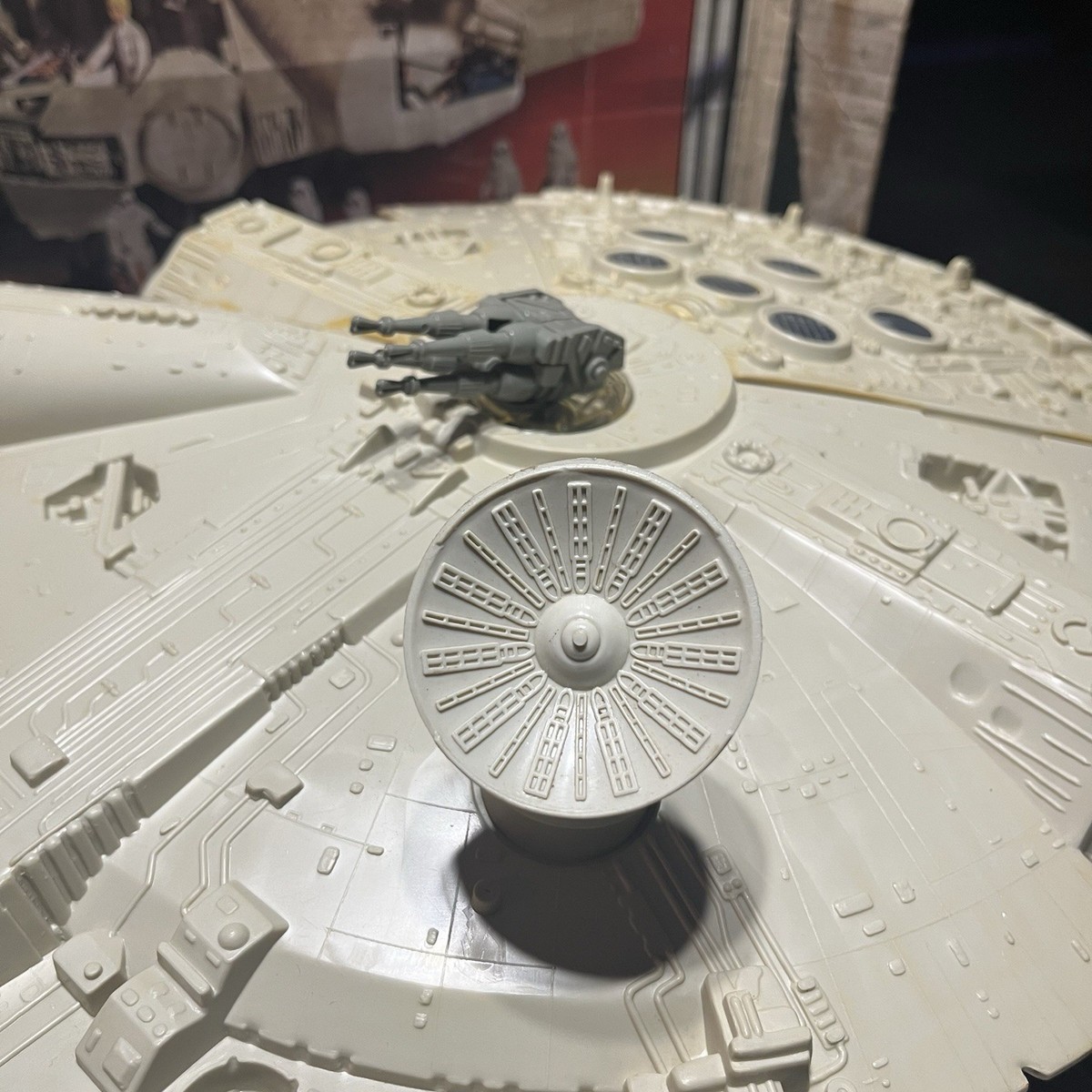 Vtg. 1979 Kenner Star Wars MILLENNIUM FALCON w/Box Elec.WORKS 99