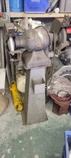 Black & Decker heavy-duty 8 inch bench grinder On Stand 240volt