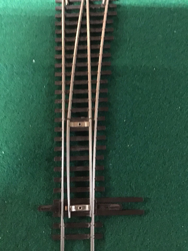 HO Walthers Code 83 #6 RH Turnout 948-804 - Image 3 of 4