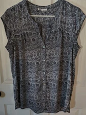 DR2 by Daniel Rainn Top Size L P2P 22.5 LENGTH 28 Cap Sleeves Vneck Buttons