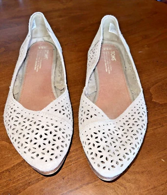 Toms Jutti Pointed Toe Eyelet Flats Taupe Beige Suede Size 9.5 Slip On - Image 1 of 4
