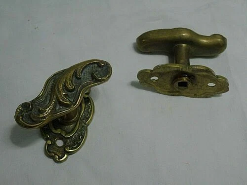 Portes anciennes et serrurerie fenêtres en laiton