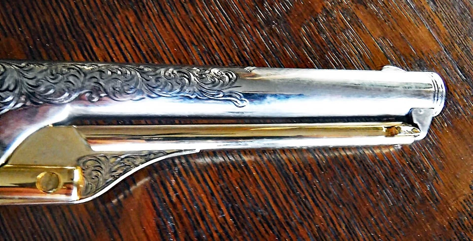 Revólver Toy Franklin Mint General George Custer's calibre .36 ORO Y PLATA Foto 4 de 4