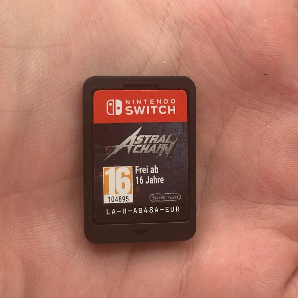 Astral Chain - Nintendo Switch - PAL ITA USATO COMPLETO, foto 4 di 5