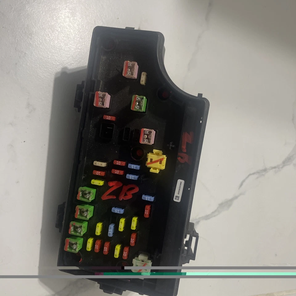 Chrysler 200 Dodge Avenger 2011-2014 TIPM caja de relé de fusibles P04692346AE    Foto 4 de 4