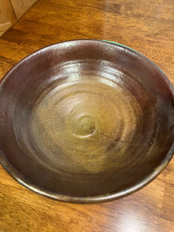 Cuenco de cerámica mediano rojo hecho a mano Foto 3 de 4