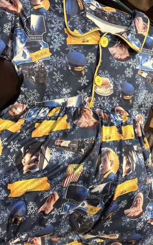 Polar express nightgown with a collar, two yellow buttons long sleeve 5xl 10-12T - 第 2/10 張圖片