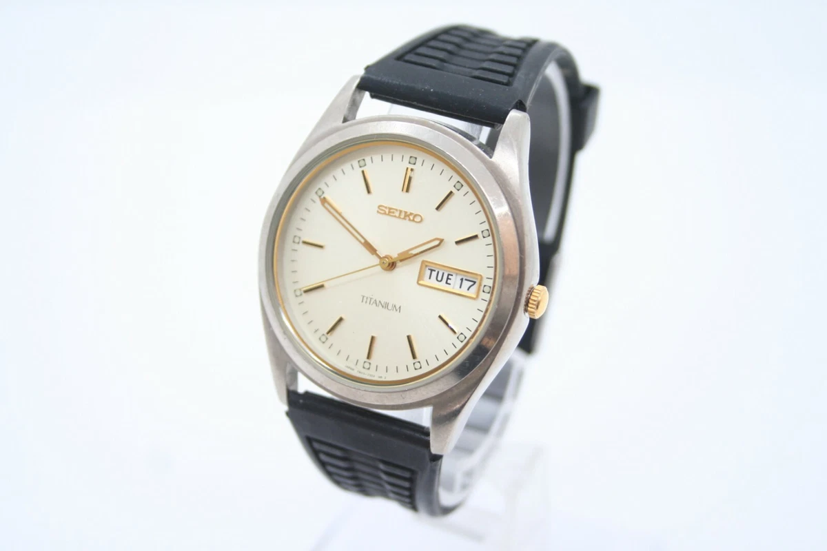 Vintage SEIKO Titanium Day/Date Quartz Silver Dial Mens Watch 7N43-9100 #W403
