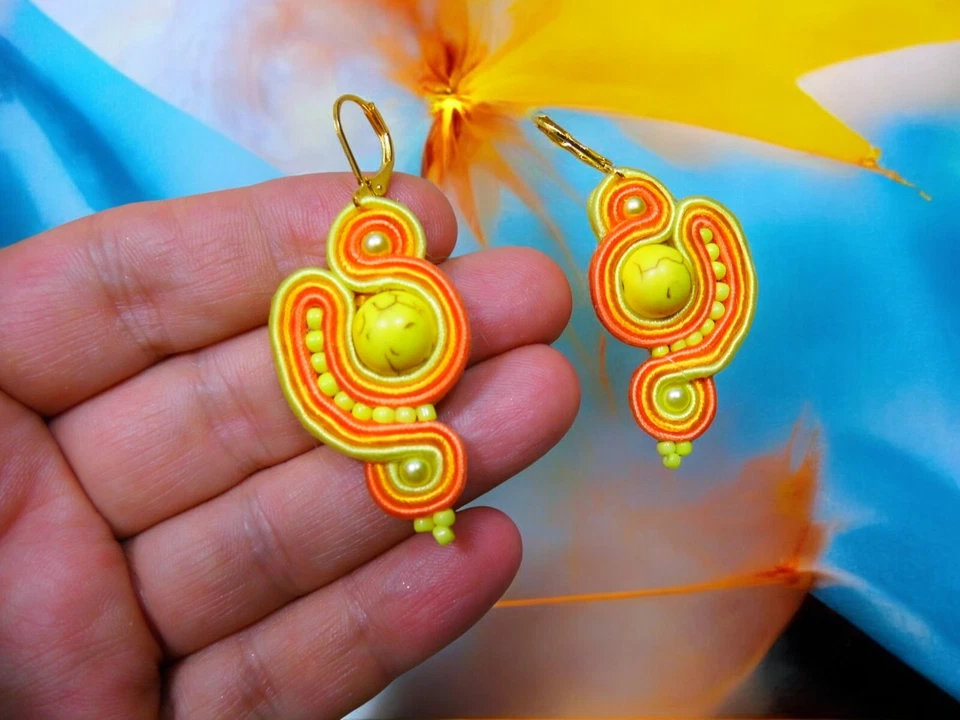 Rosa Ohrringe, hergestellt in Soutache-Technik, handgenäht. - Bild 3 von 4