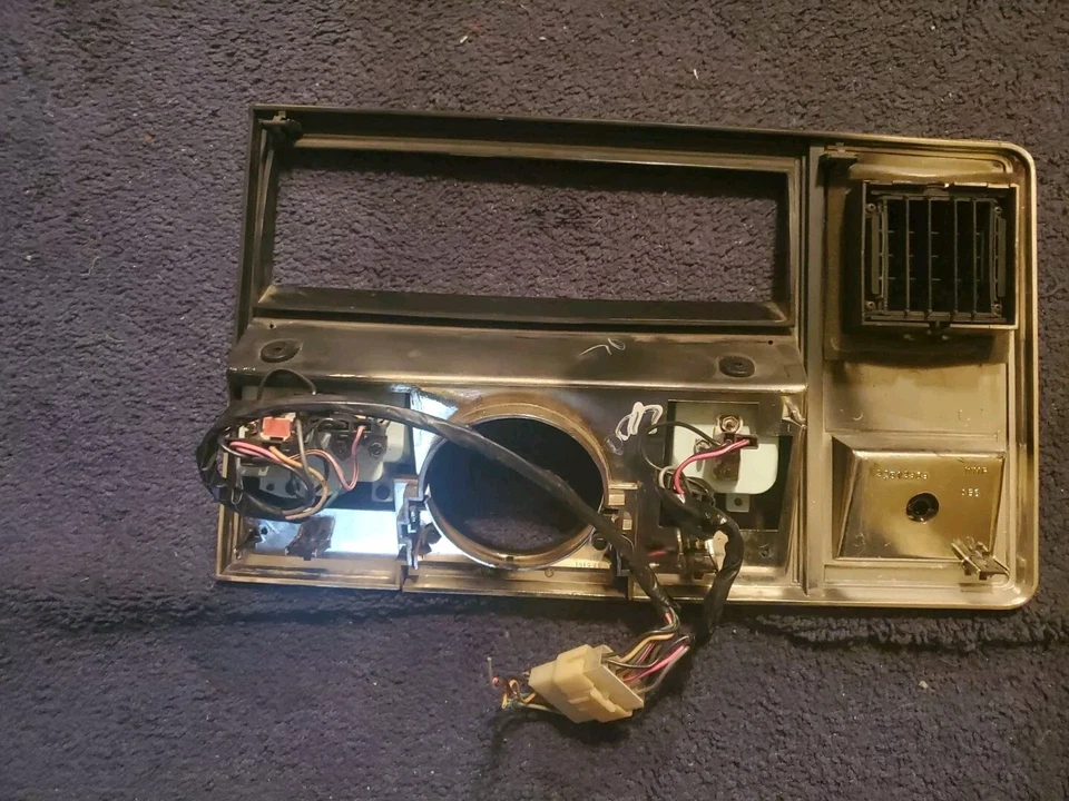 Oldsmobile Delta 88/98 1977-85 Gm tablero calibre rally bisel de rally. Foto 3 de 4