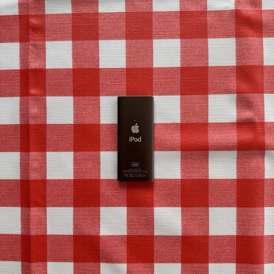 Apple iPod Nano 4. Generation, 16GB, Schwarz - Bild 3 von 4