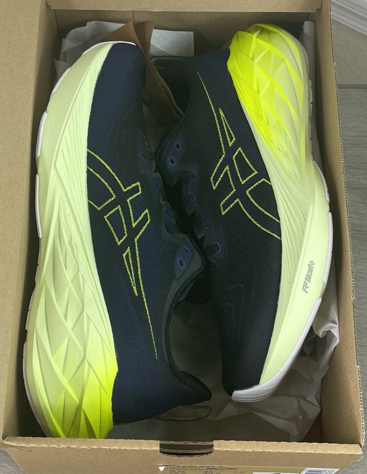ASICS Novablast 4 Black/Blue Expanse Running/Trainer Shoes 1011B693-003, Men 8.5
Opens in a new wind