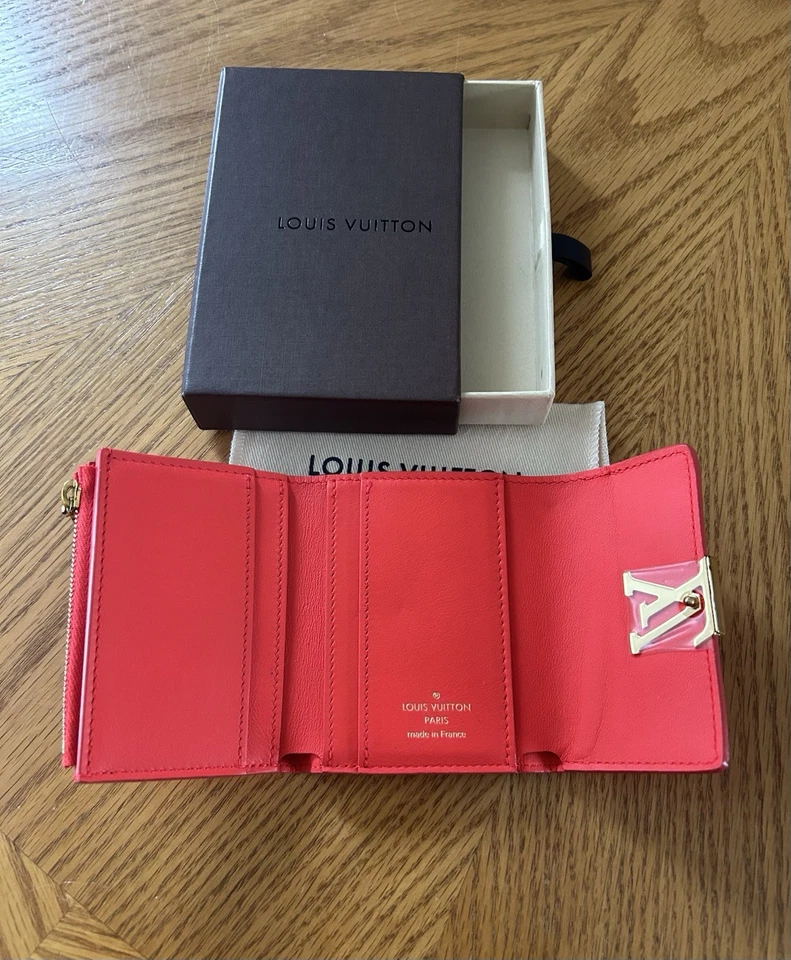 Cartera Louis Vuitton Portefeuille Capucines Compacta Triple Cuero LV Caja NUEVA Foto 3 de 4