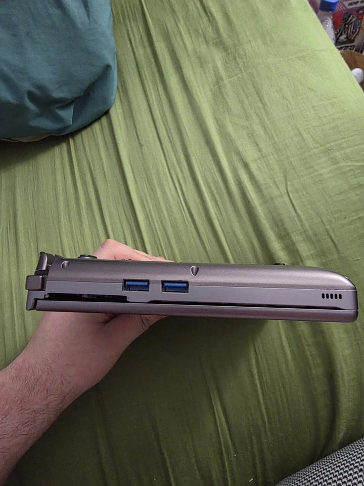 GPD Win Max 2 Handheld Gaming PC AMD Ryzen 7 7840U, 32GB RAM, 512GB SSD - Image 3 of 4