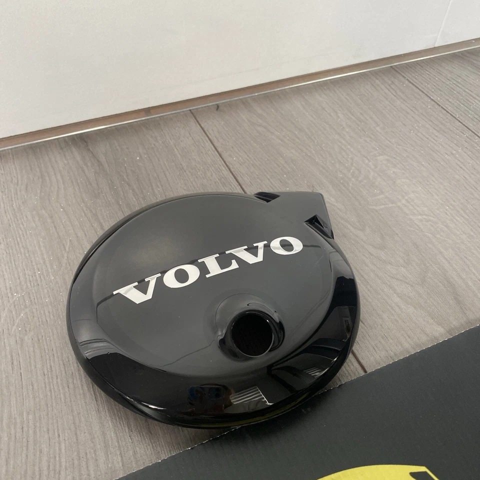 Insignia emblema frontal negro brillante para Volvo S60, V60, XC90 con orificio de cámara - Imagen 3 de 4