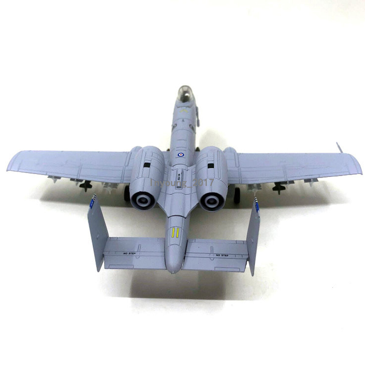 Modèle Réduit A-10C Warthog Tusk – Échelle 1/100 – Métal Moulé – Interchangeable Mode Vol – Prêt à Exposer – Collectionneur 16 Ans+