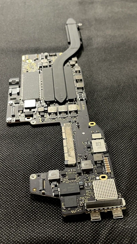 Apple MacBook Pro 13" A1708 2016 Logic Board i5 2.0GHz 8GB RAM OEM - Image 2 of 3