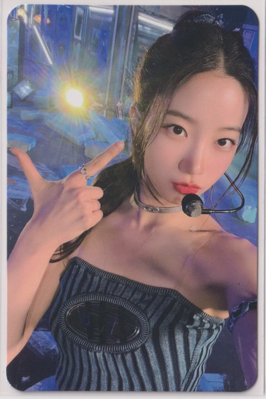 Kazuha – ANTIFRAGILE Weverse pre-order benefit photocard (Expansion) photocard