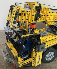 Lego Technic 8421 Mobile Crane Construction 100% Complete Set 2005 no Box Read