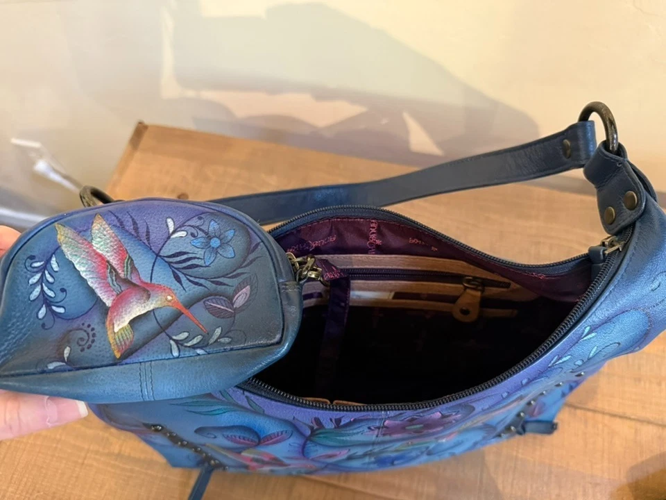 NUEVO BOLSO ANUSCHKA JOYAS VOLADORAS AZUL CUERO PINTADO A MANO TACHONADO CON MONEDERO Foto 4 de 4